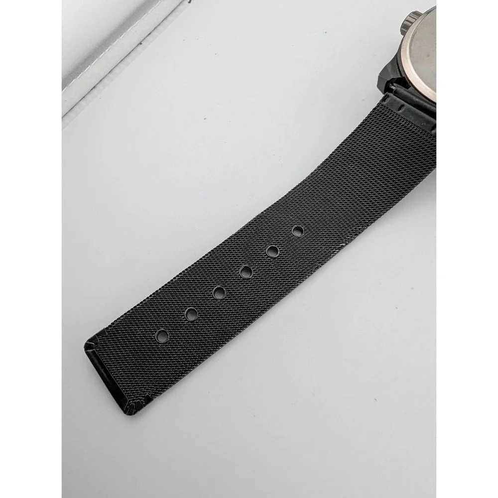 Men's‎ Quartz Watch 49mm Case Black Mesh Metal Band- New Battery